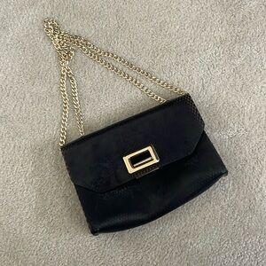 Handbag with gold chain - plastic like material